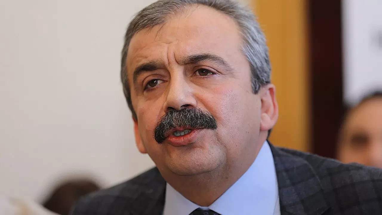 Sırrı Sürayya Önder  Kimdir ?